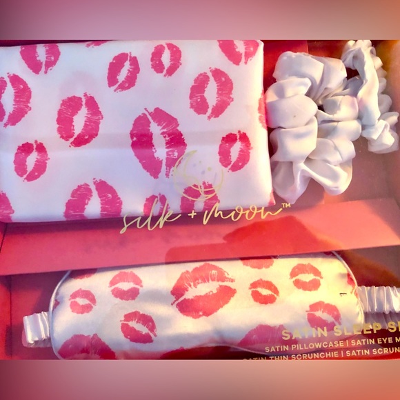Other - Silk & Moon Pillowcase Set